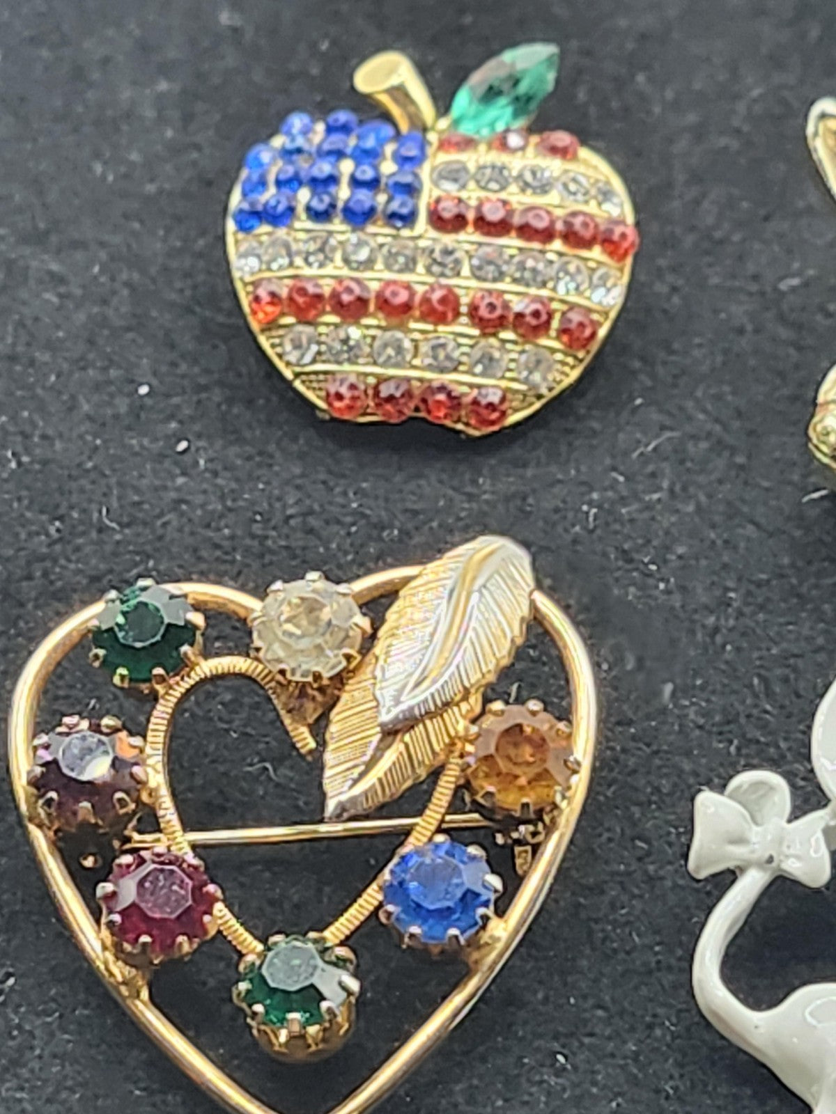 Brooch Pin Lot Apple Flag Cat Mouse Heart Gold Tone Multicolor Rhinestone 4pc
