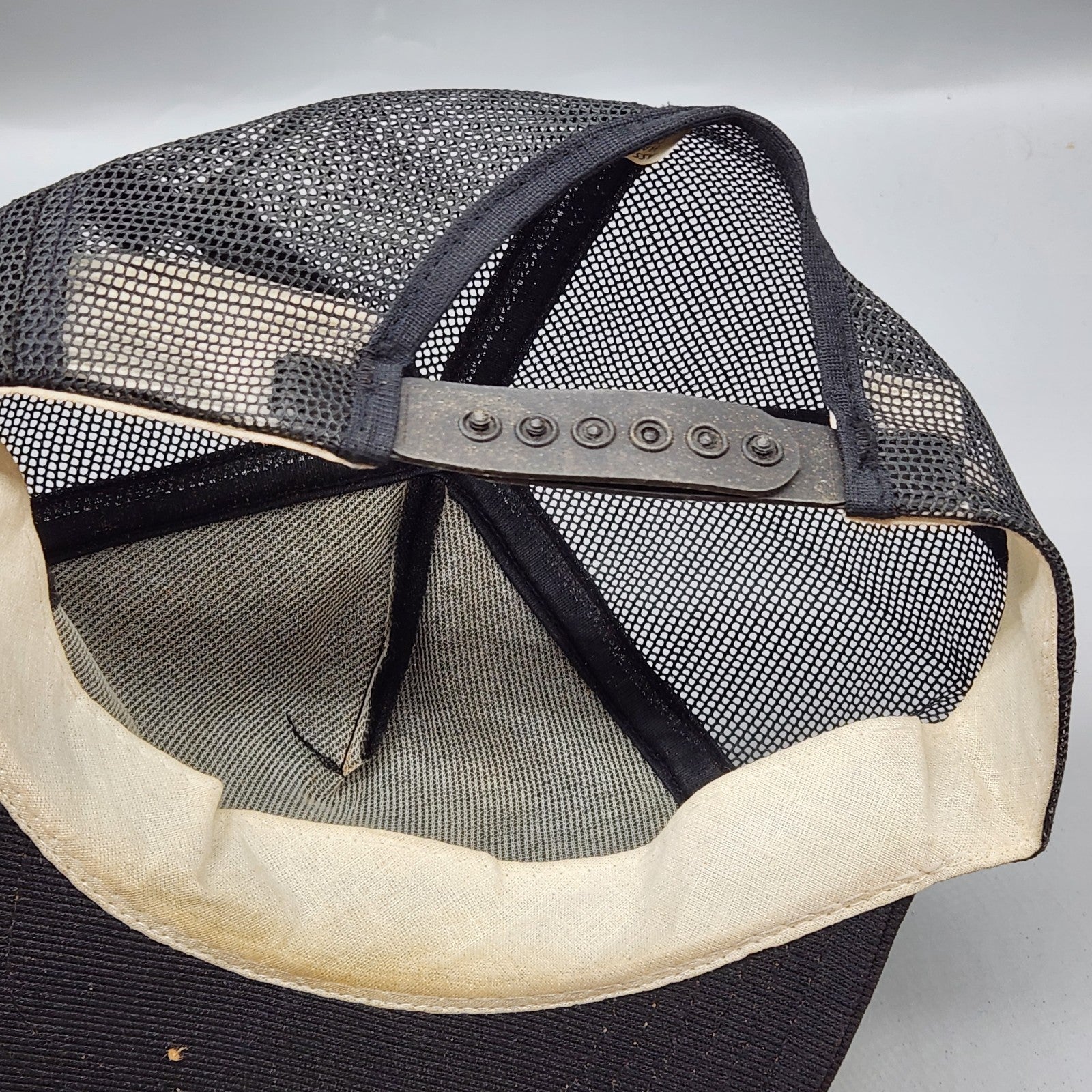 Vintage Jack Daniel’s Trucker Hat USA Made Mesh Snapback Whiskey Black Cap Distr