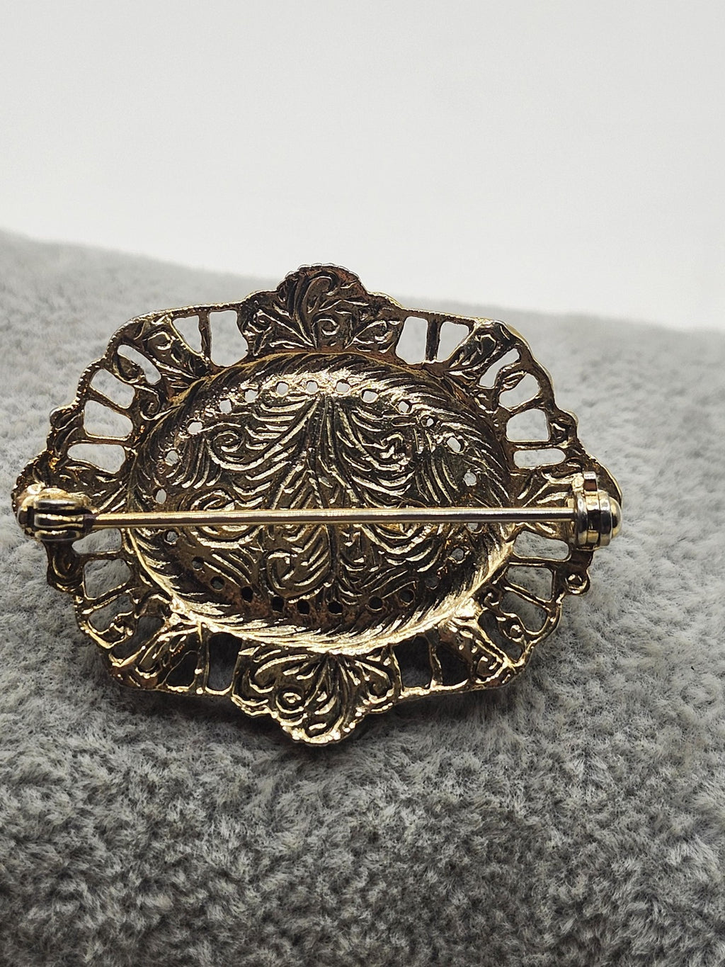 Gold Tone Faux Pearl Brooch Pin Oval Filigree Flower Costume Jewelry Gift