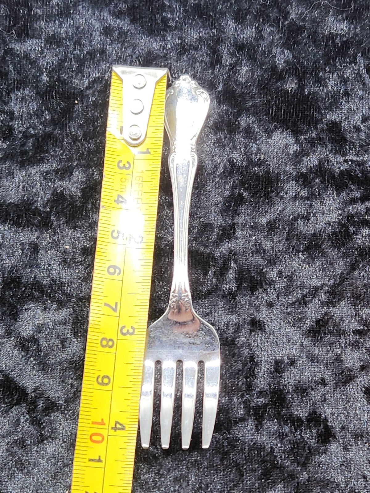Oneidacraft Deluxe Stainless Fork Silver Floral Handle Glossy Flatware Kitchen