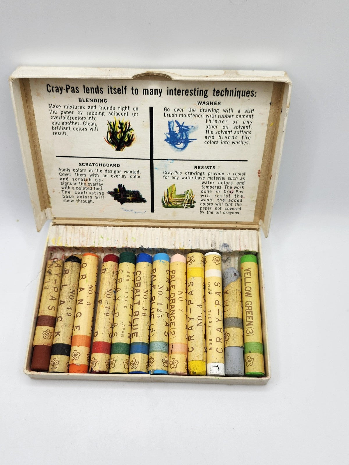 Vintage Sakura Cray-Pas Oil Pastels 12 Color Art Set Boxed Multicolor Japan