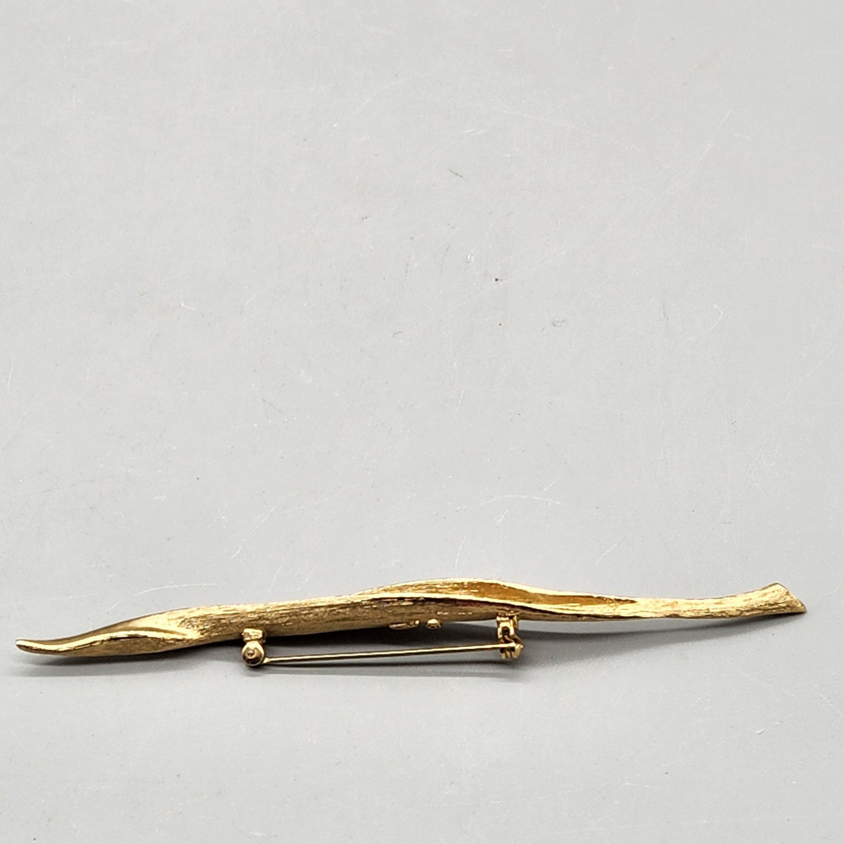 Vintage Coro Leaf Brooch Gold Tone Long Textured Nature Pin 4.5 Inch Jewelry