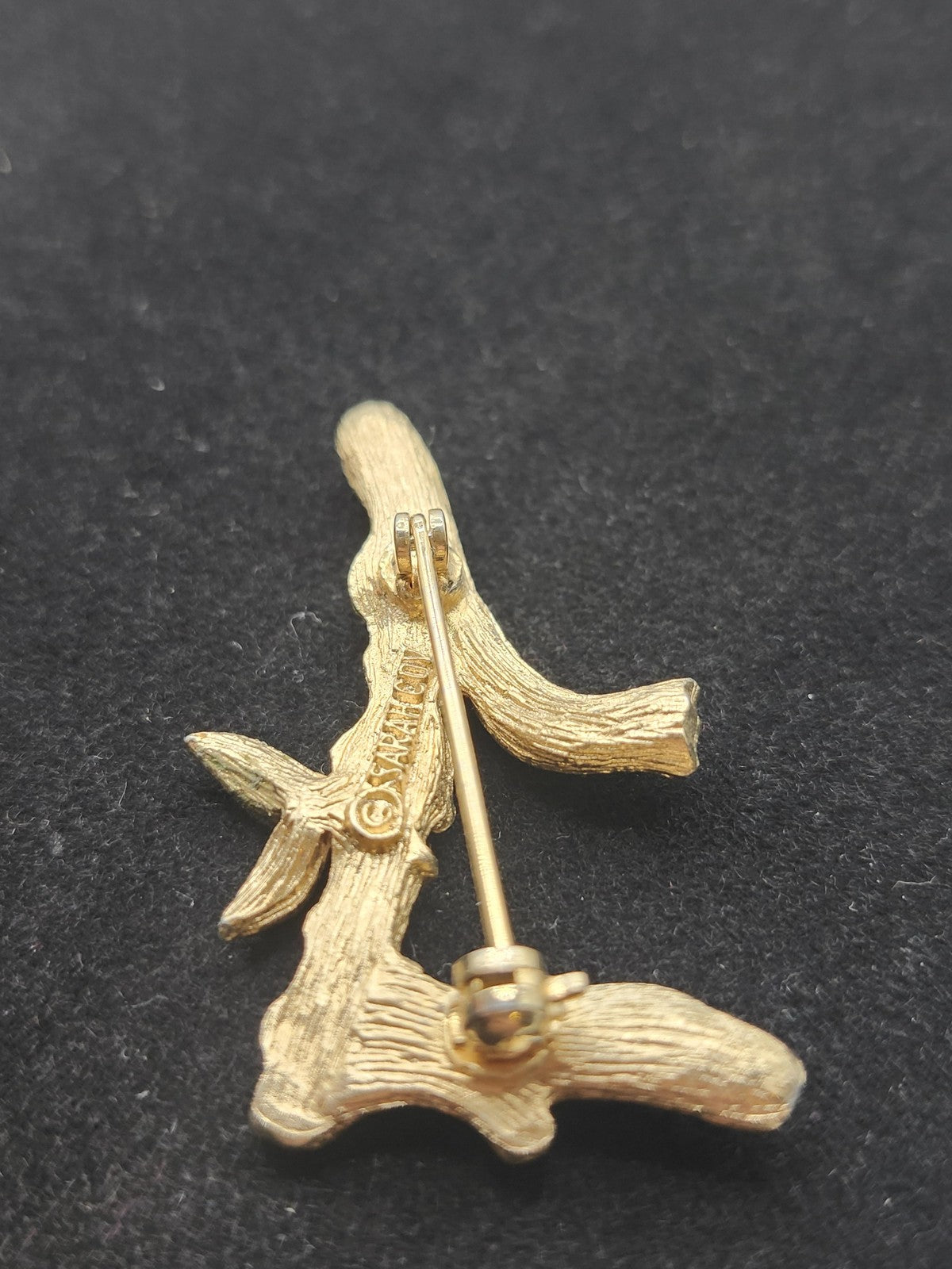 Vintage Sarah Coventry Branch Brooch Pin Gold Tone Twig Leaf Nature Jewelry