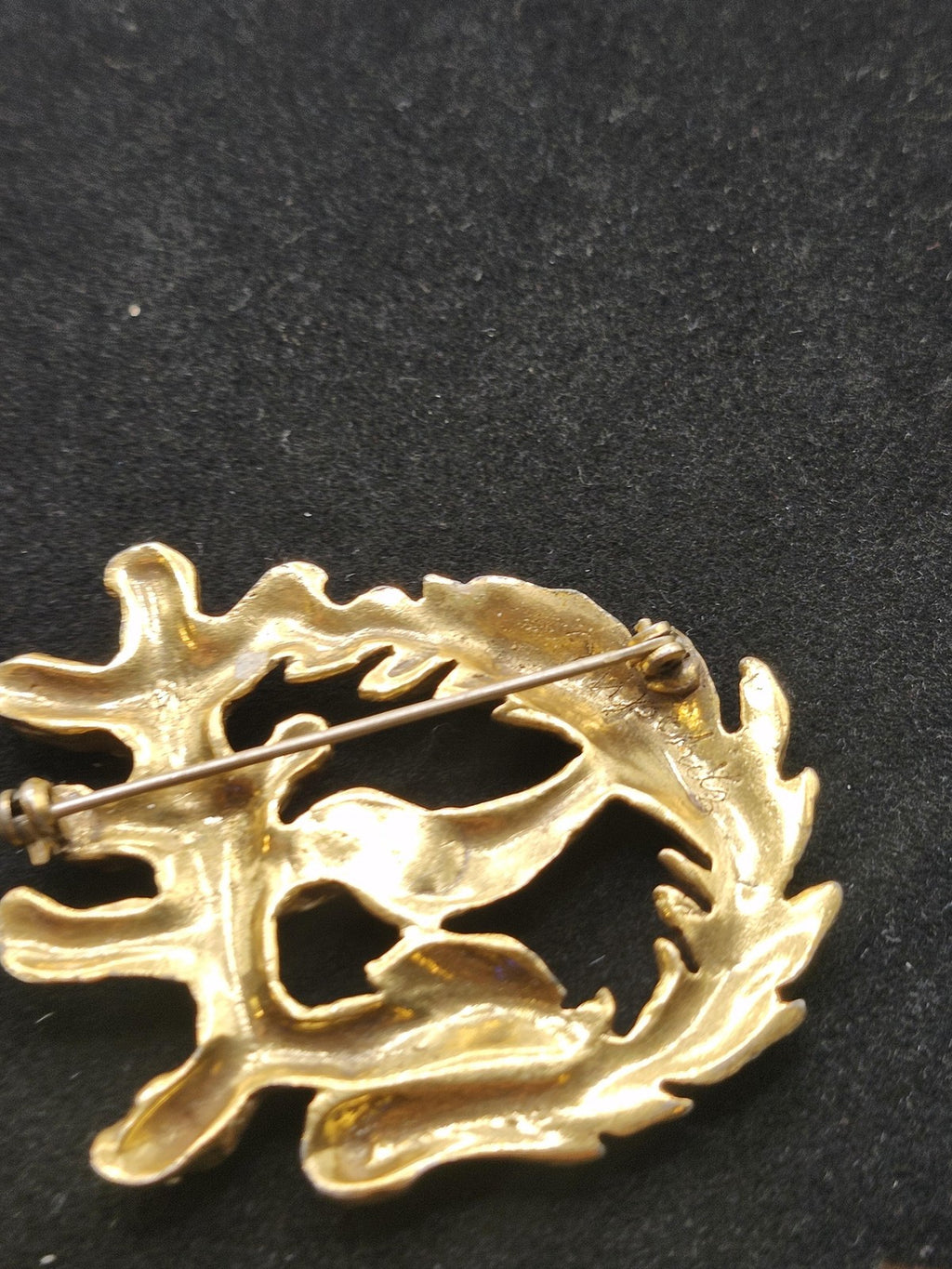 Gold Tone Abstract Branch Wreath Brooch Pin Textured Costume Jewelry 2 Inch