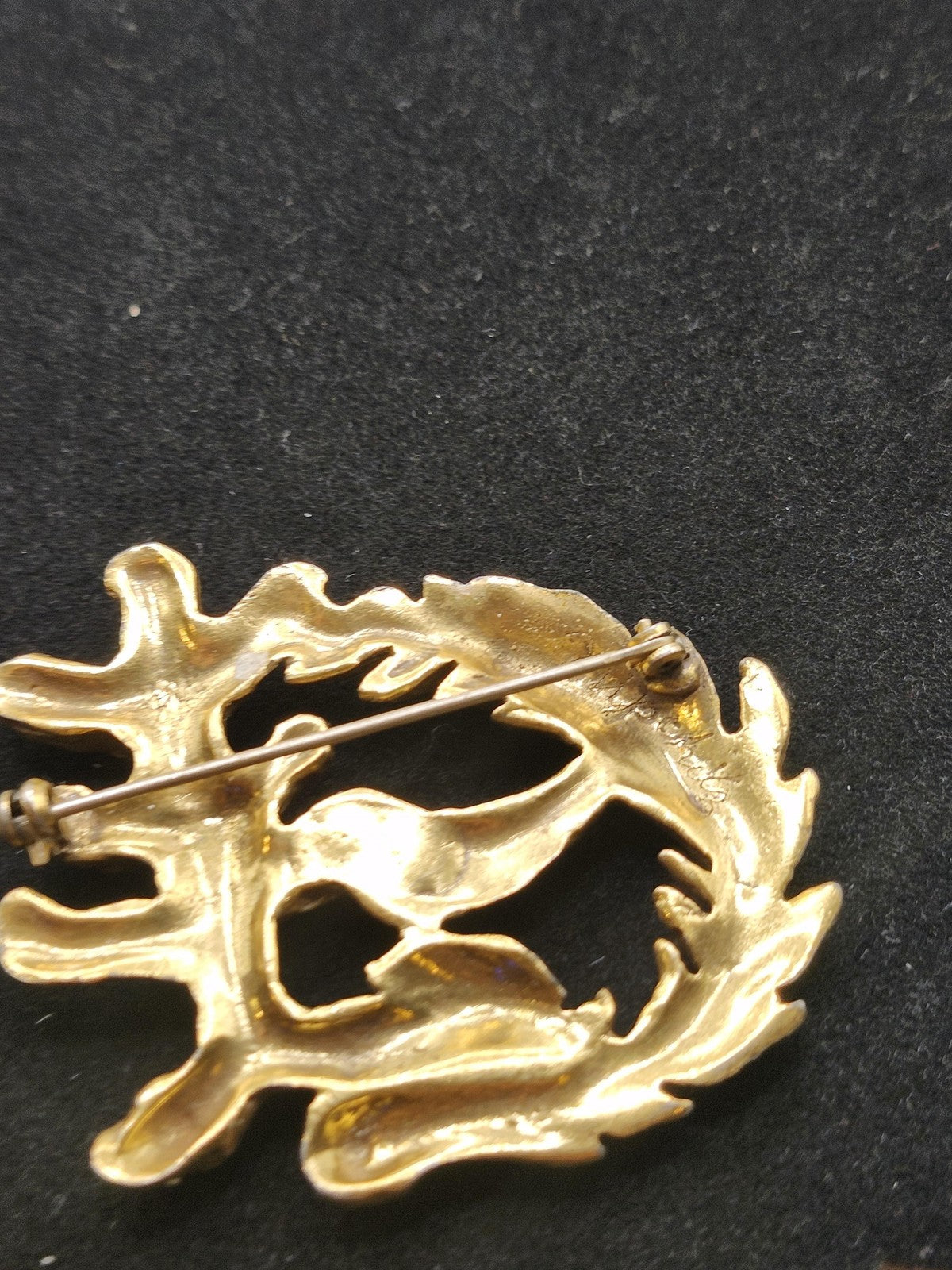 Gold Tone Abstract Branch Wreath Brooch Pin Textured Costume Jewelry 2 Inch