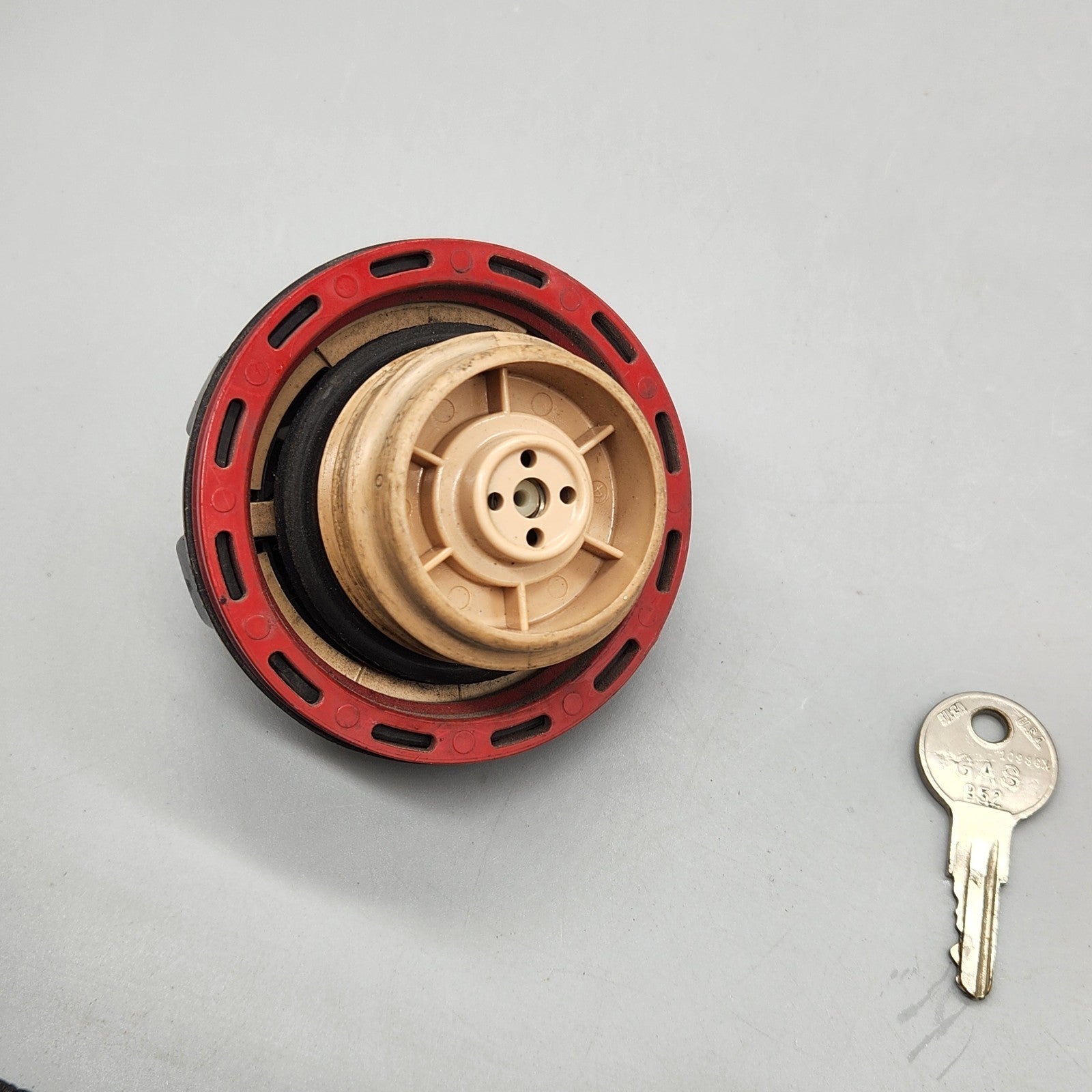 Stant Locking Gas Cap w/ Key – GAS B52 Fuel Cap 🔑