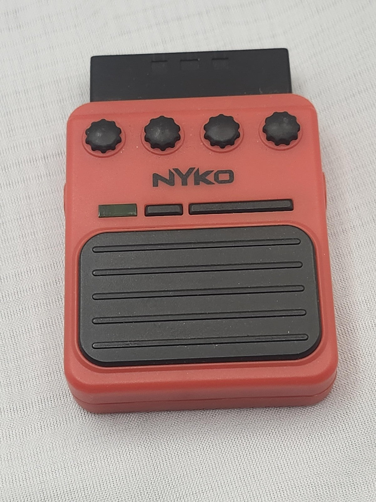 Nyko FrontMan Wireless Guitar Receiver Red For Sony PlayStation 2 PS2 Accessory