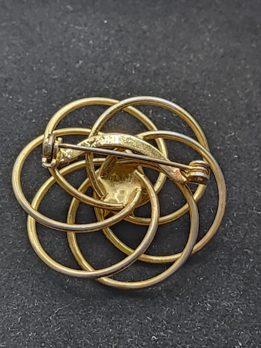 Gold Tone Swirl Flower Brooch Pin Faux Pearl Center Costume Jewelry 1.5in