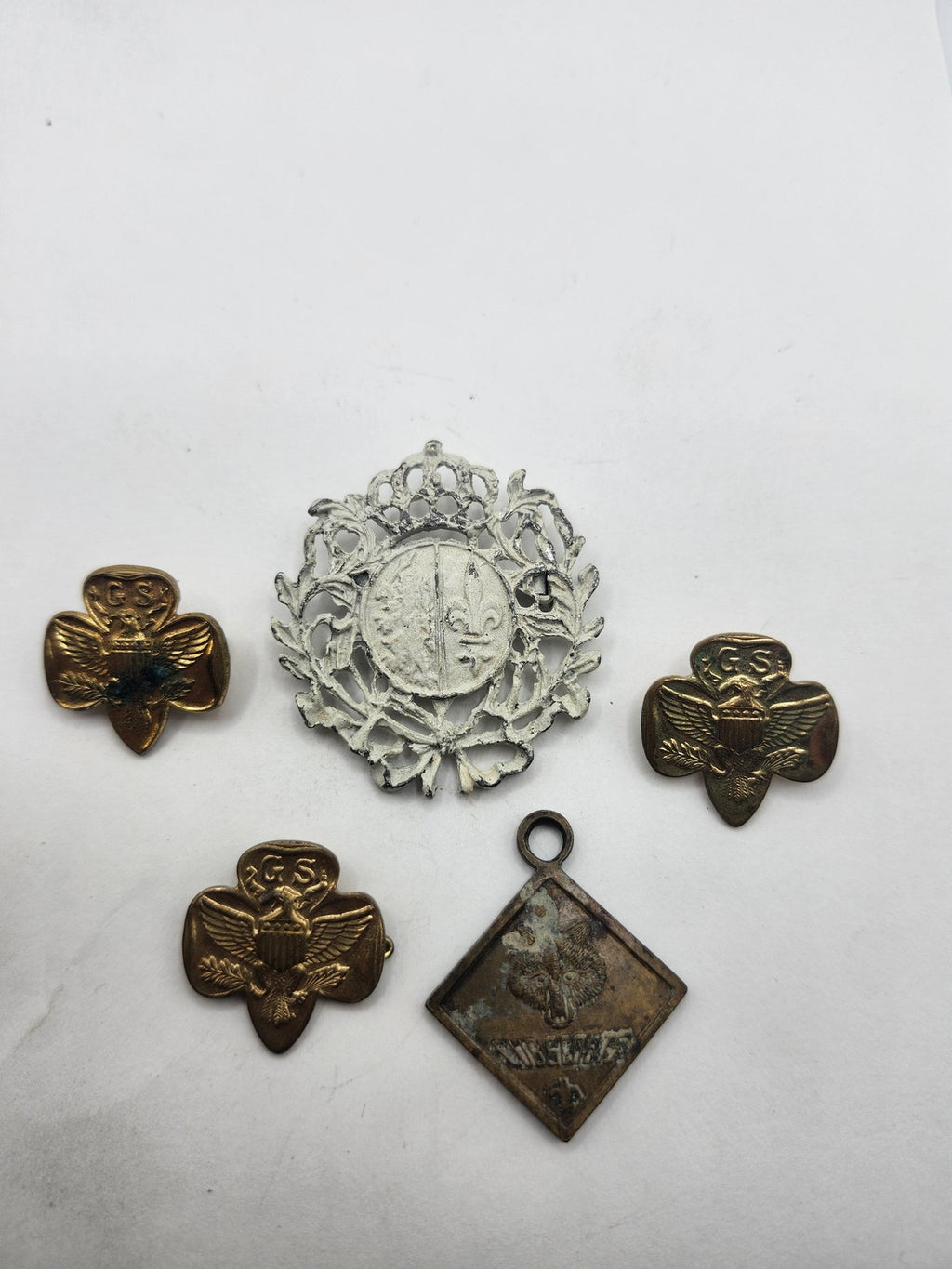 Vintage Girl Scout GS Trefoil Pins Cub Scouts Wolf Medal Lot 5 Brass Gold Tone