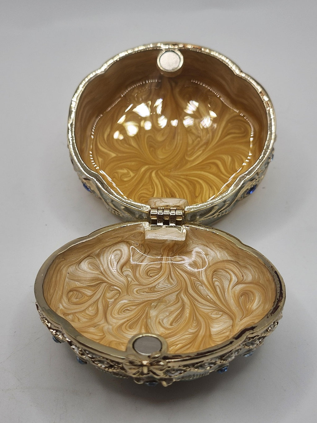 Ornate Butterfly Trinket Box Round Small Gold Tone Crystal Enamel Magnetic Decor