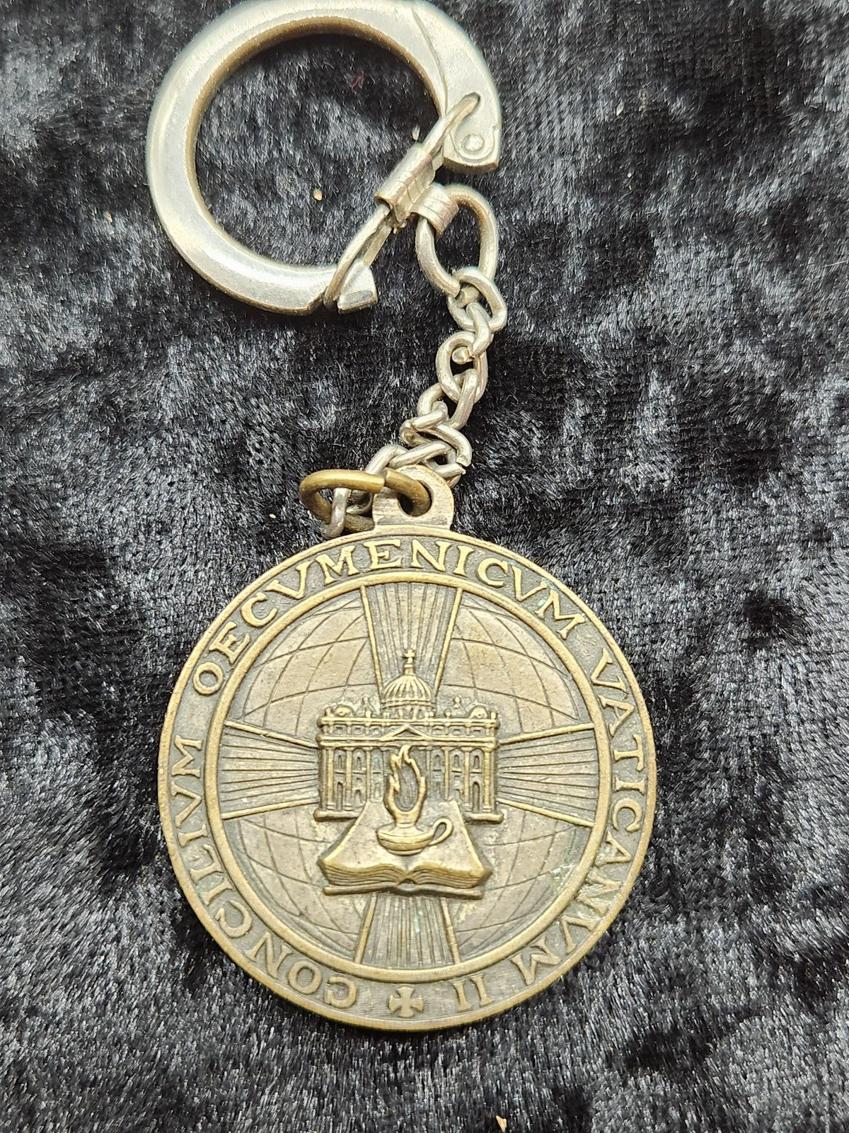 Vintage Vatican II Papal Metal Medal Keychain Johannes XXIII Paulus VI Catholic