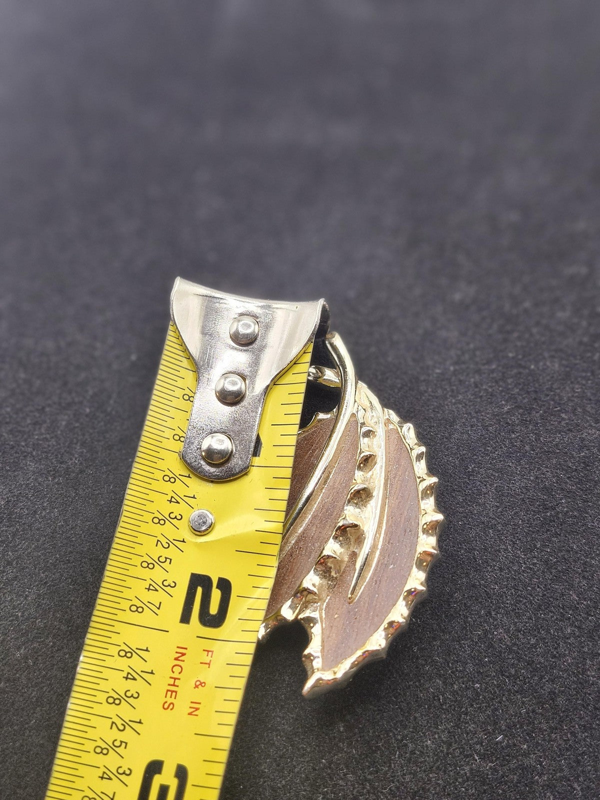 Vintage Sarah Coventry Leaf Brooch Pin Gold Tone Wood Costume 2.5 Inch Jewelry