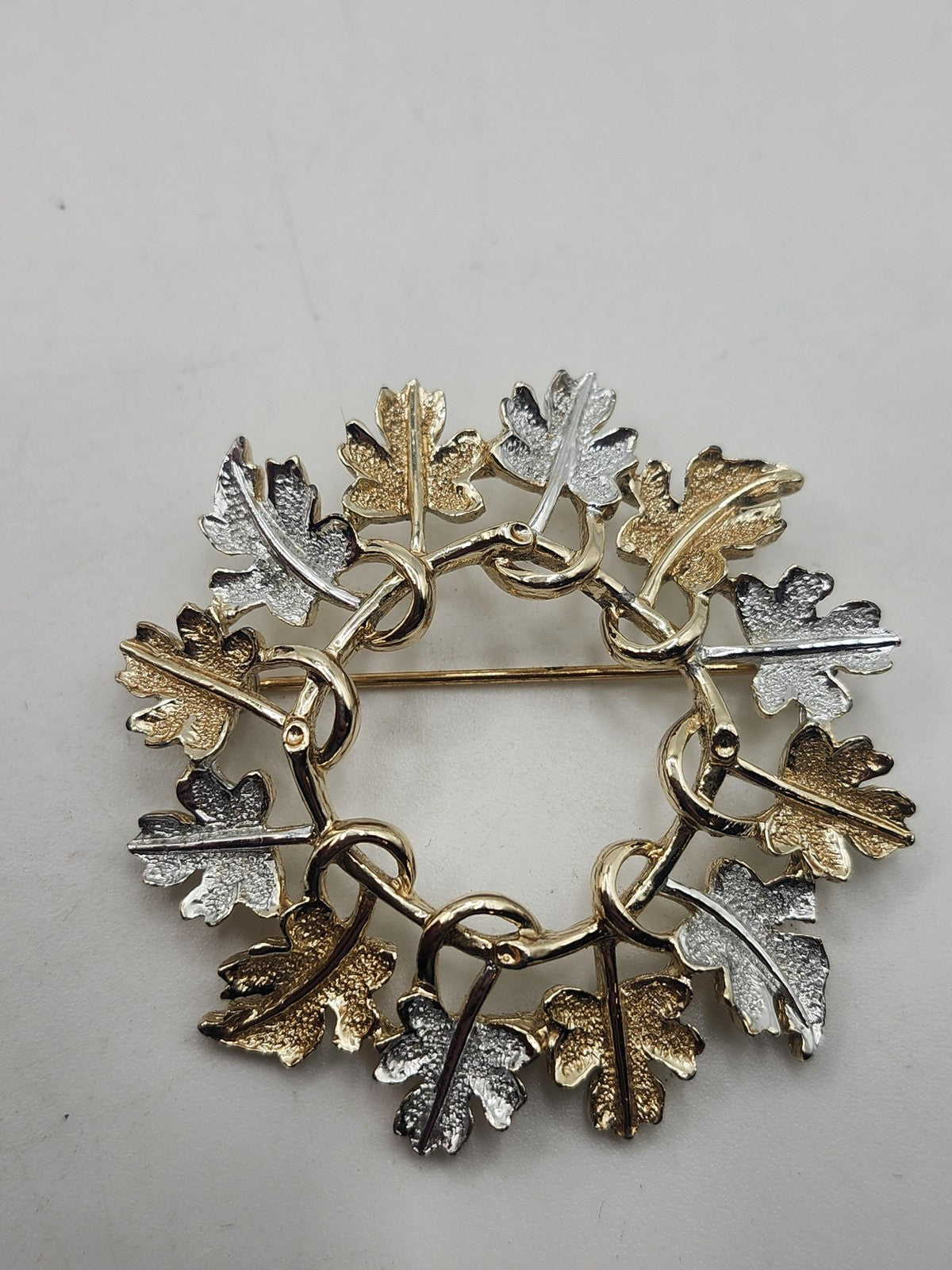 Gold Silver Tone Leaf Wreath Brooch Pin Two Tone Nature Fall Jewelry 2 Inch