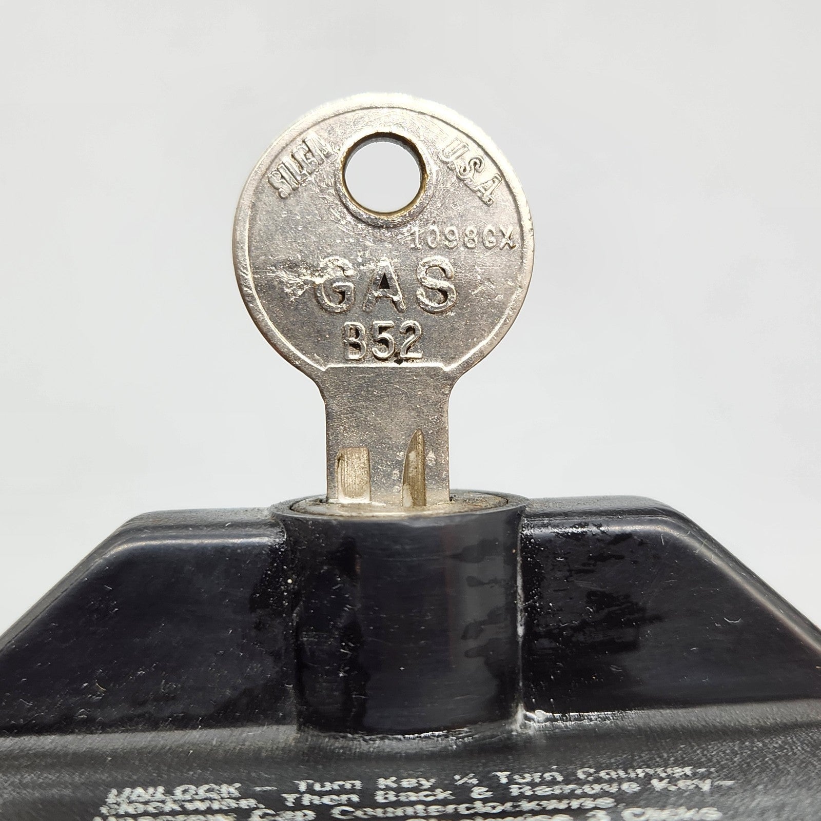 Stant Locking Gas Cap w/ Key – GAS B52 Fuel Cap 🔑