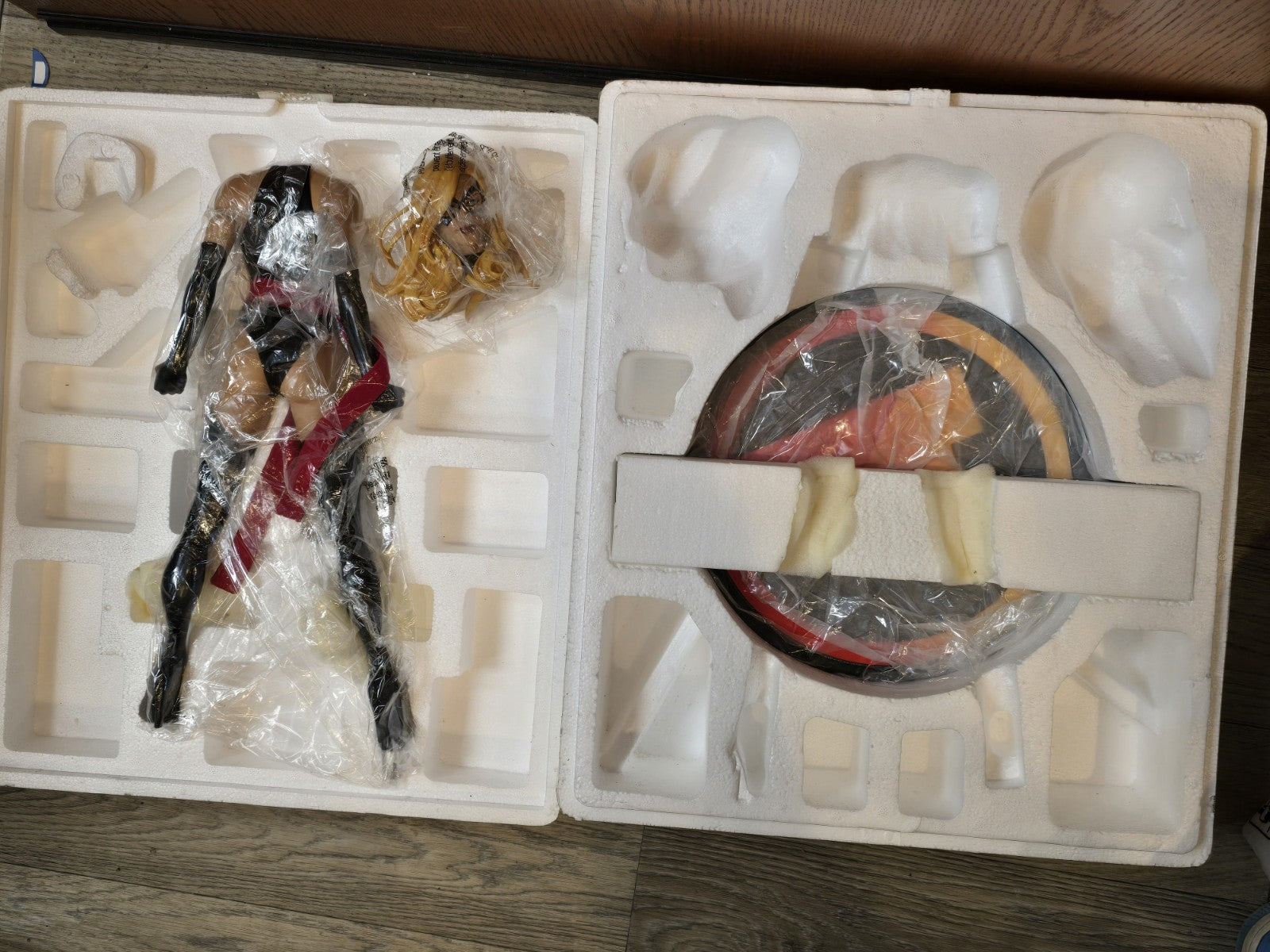 Sideshow Ms Marvel Premium Format Figure Statue Marvel Comics 1/4 Scale w/ Box