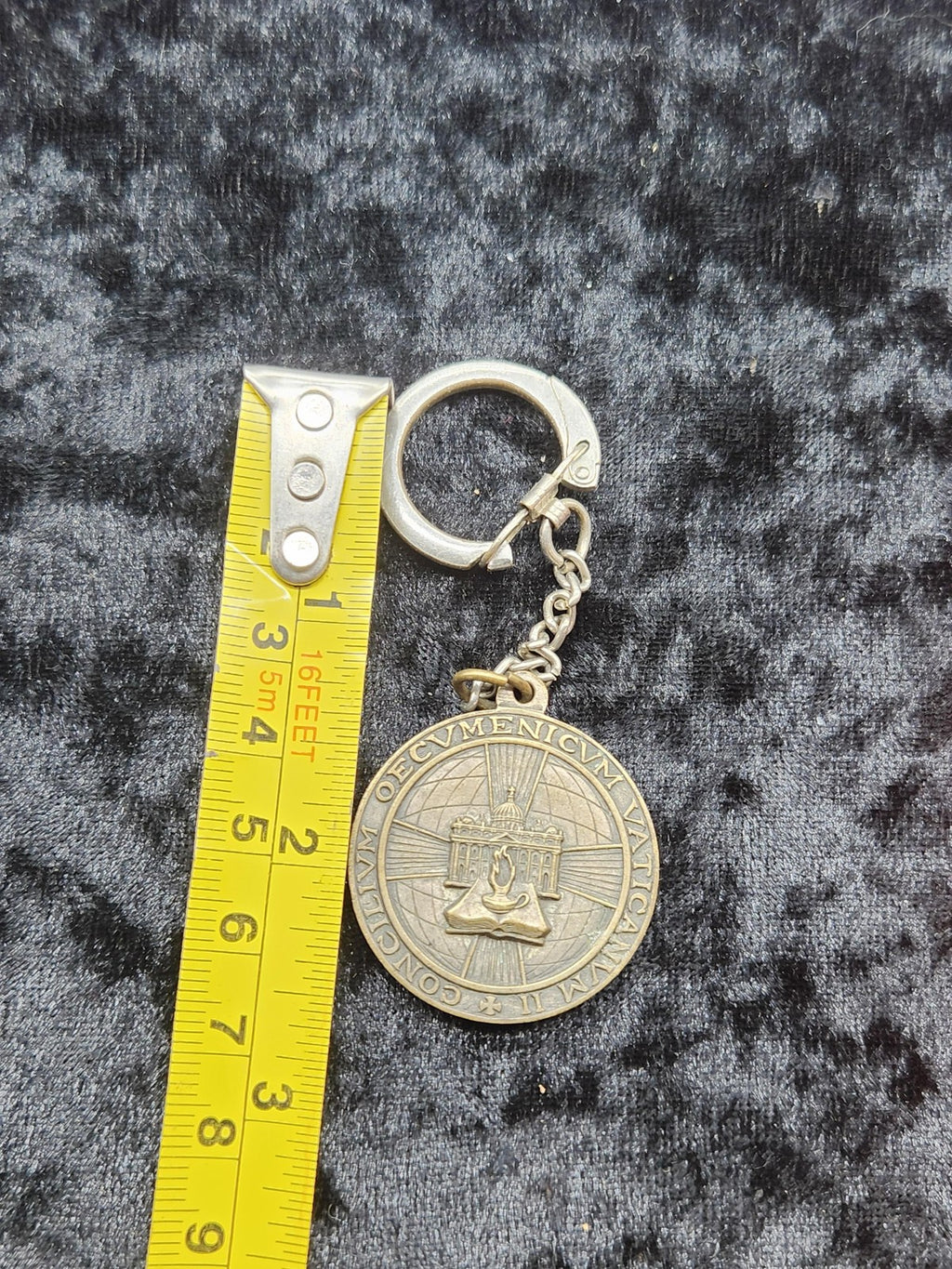 Vintage Vatican II Papal Metal Medal Keychain Johannes XXIII Paulus VI Catholic