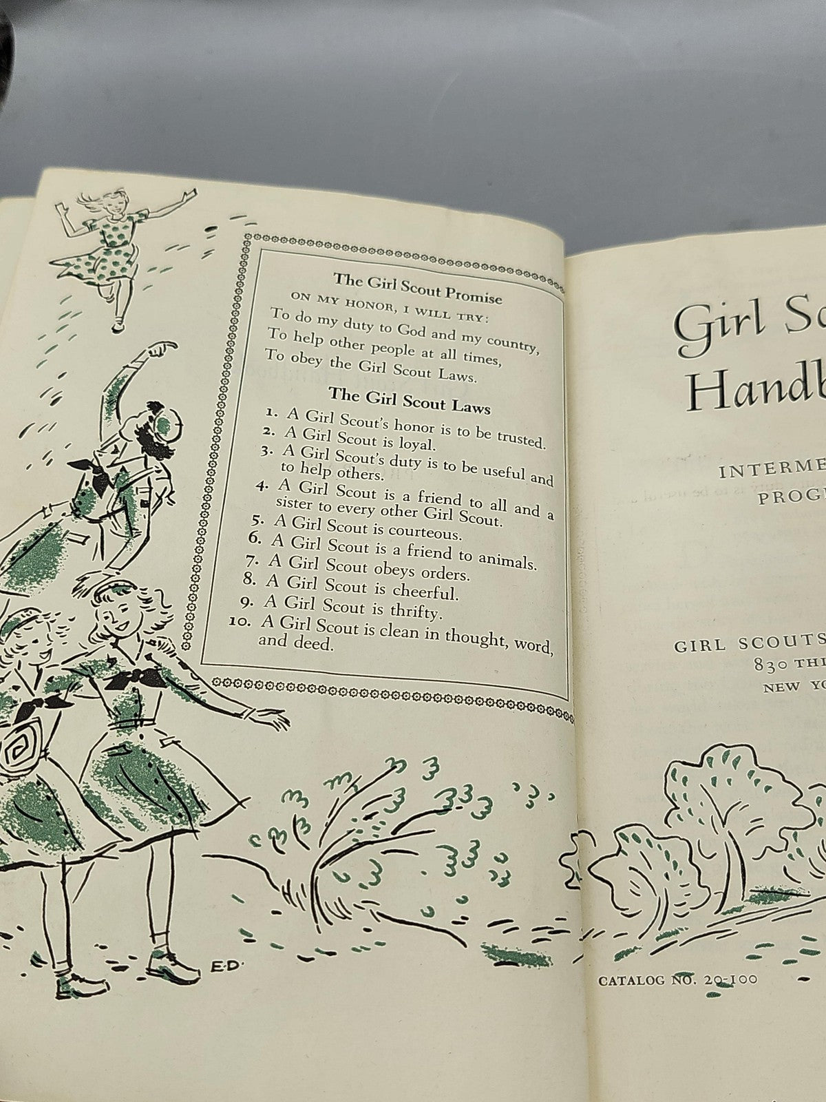 Vintage Girl Scout Handbook Girl Scouts USA Green PB Intermediate Program 1959