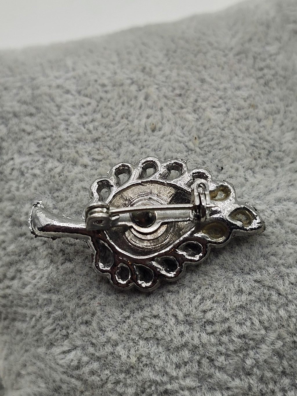 Silver Tone Leaf Brooch Pin Clear Rhinestone Scalloped Costume Jewelry Gift