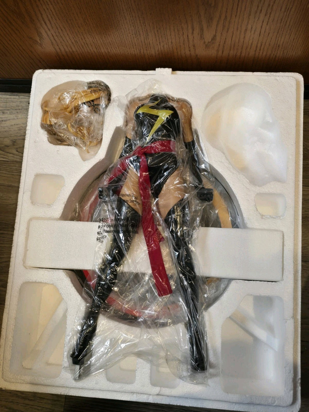 Sideshow Ms Marvel Premium Format Figure Statue Marvel Comics 1/4 Scale w/ Box