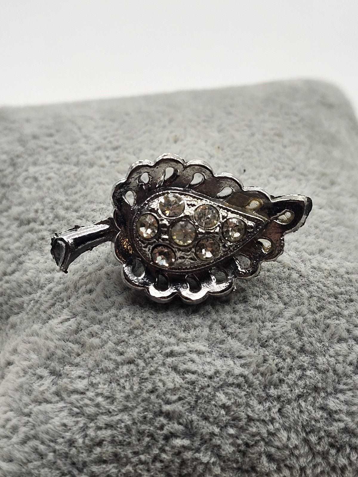 Silver Tone Leaf Brooch Pin Clear Rhinestone Scalloped Costume Jewelry Gift