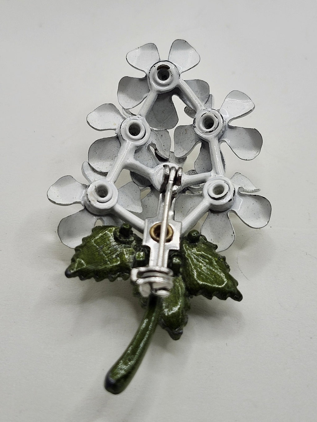 White Enamel Flower Brooch Pin Green Leaf AB Rhinestone Costume Jewelry Gift