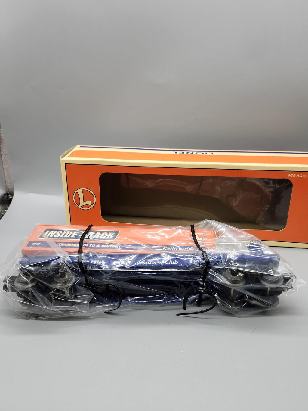 Lionel 1997 Railroader Club Inside Track O Gauge Flat Car Trailer 6-19437