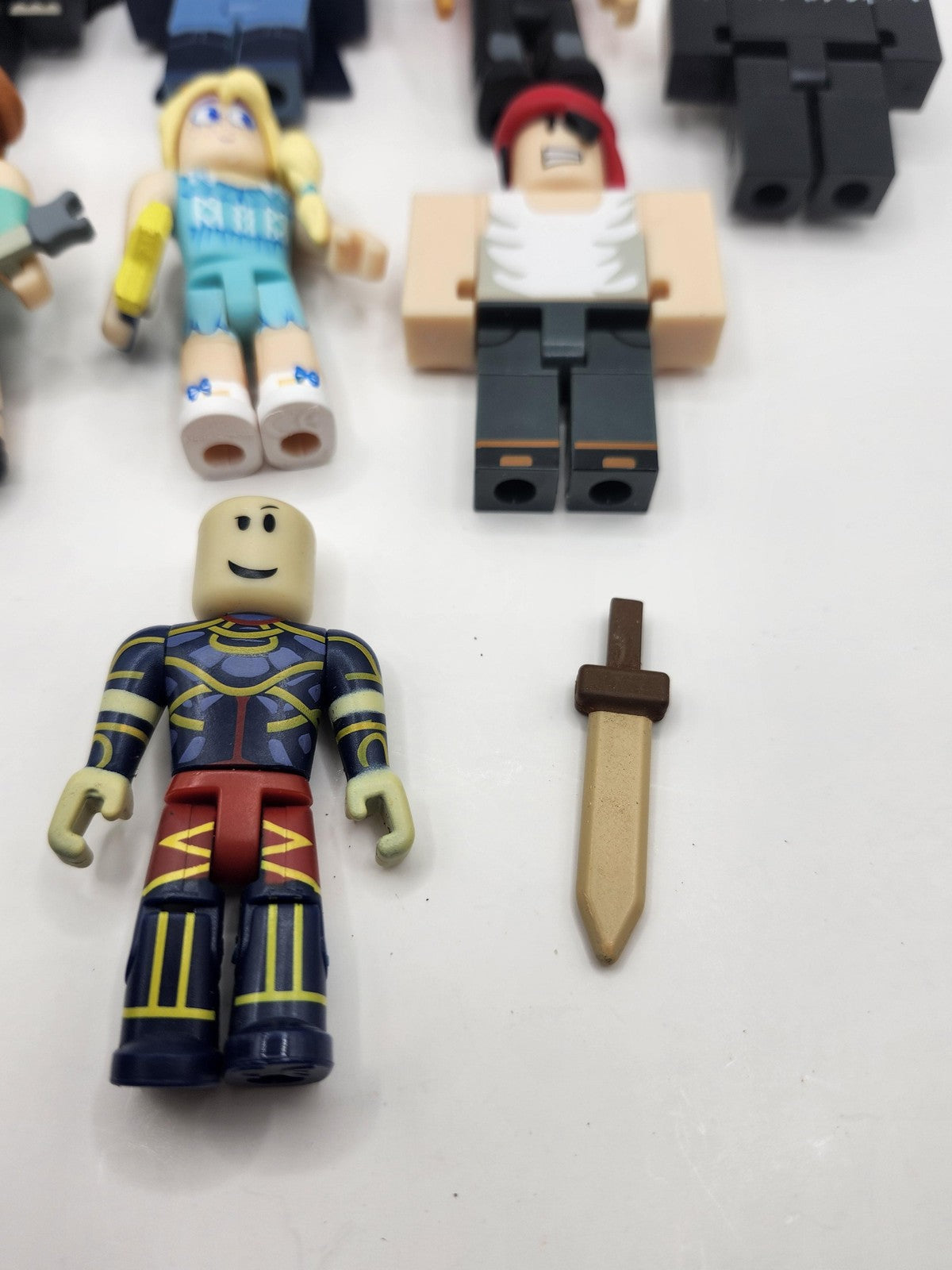 Roblox Action Figure Mini Figures Mixed Lot 9pc Plastic Toy Loose Multicolor