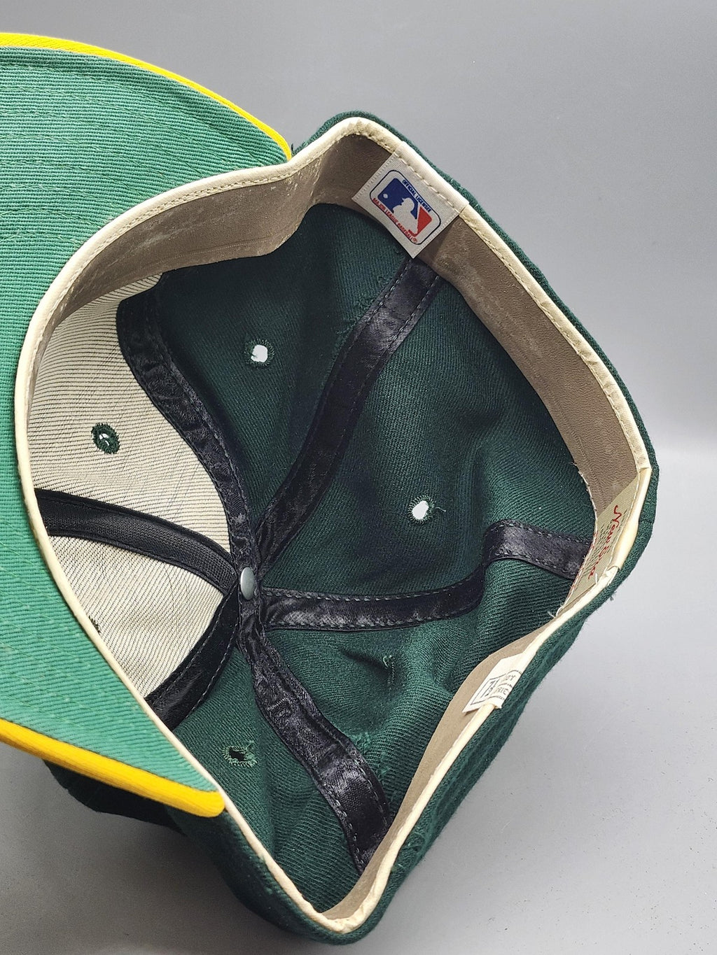 Vintage Oakland Athletics Hat Cap Fitted Mens 7 1/2 Green MLB Baseball New Era