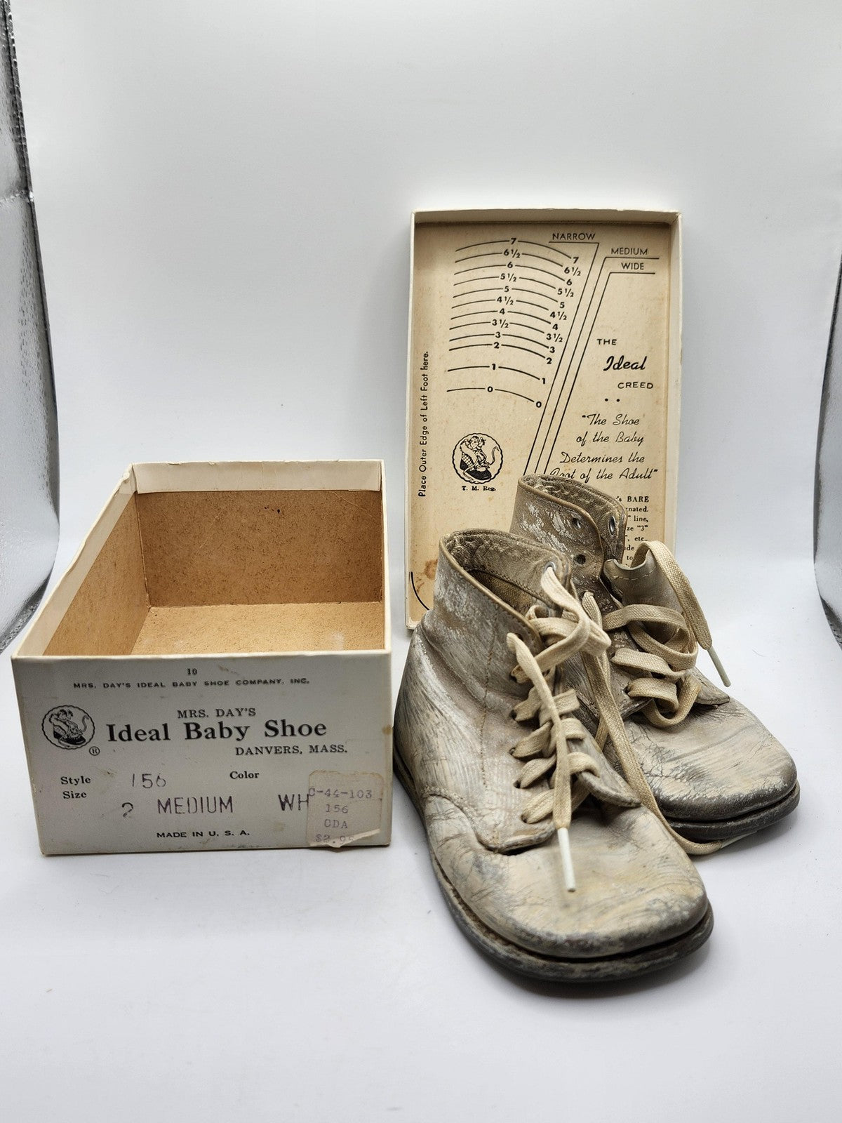Vintage 1938 Mrs Day's Ideal Baby Shoes Size 2 Medium White Leather Box USA