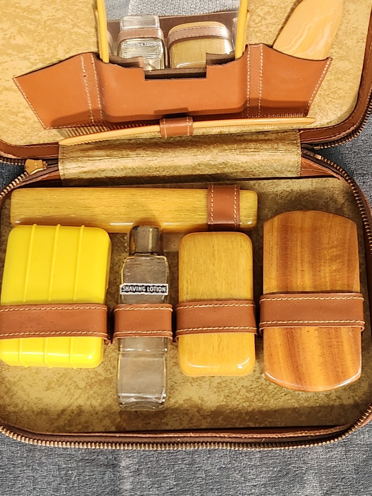Vintage Men’s Travel Grooming Kit Faux Leather Case Mirror Brush Comb Set