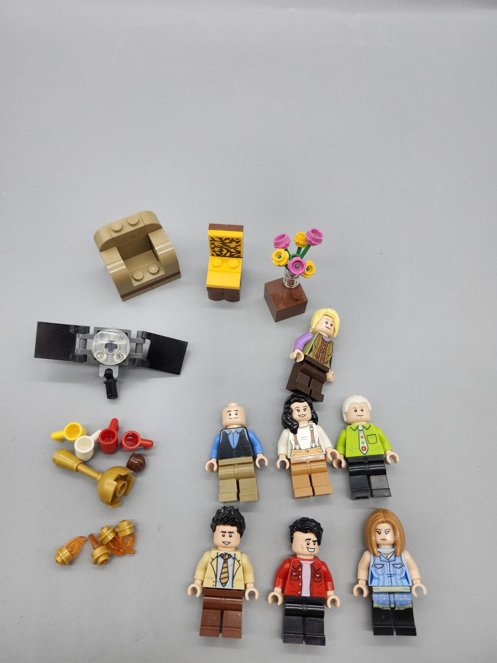 LEGO Friends Central Perk Minifigure Lot 7pc Couch Cups Plastic Loose Multicolor
