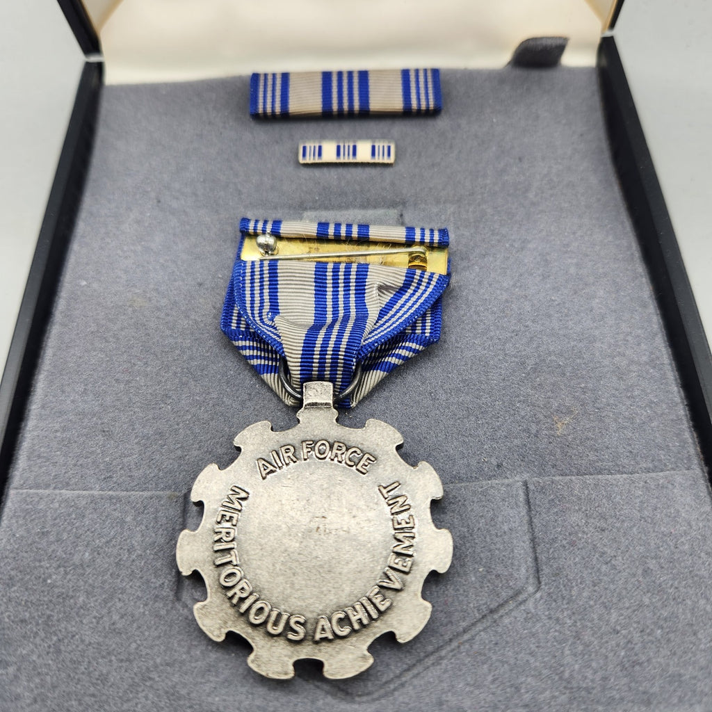 U.S. Air Force Meritorious Achievement Medal Set w/ Case Ribbon & Pin