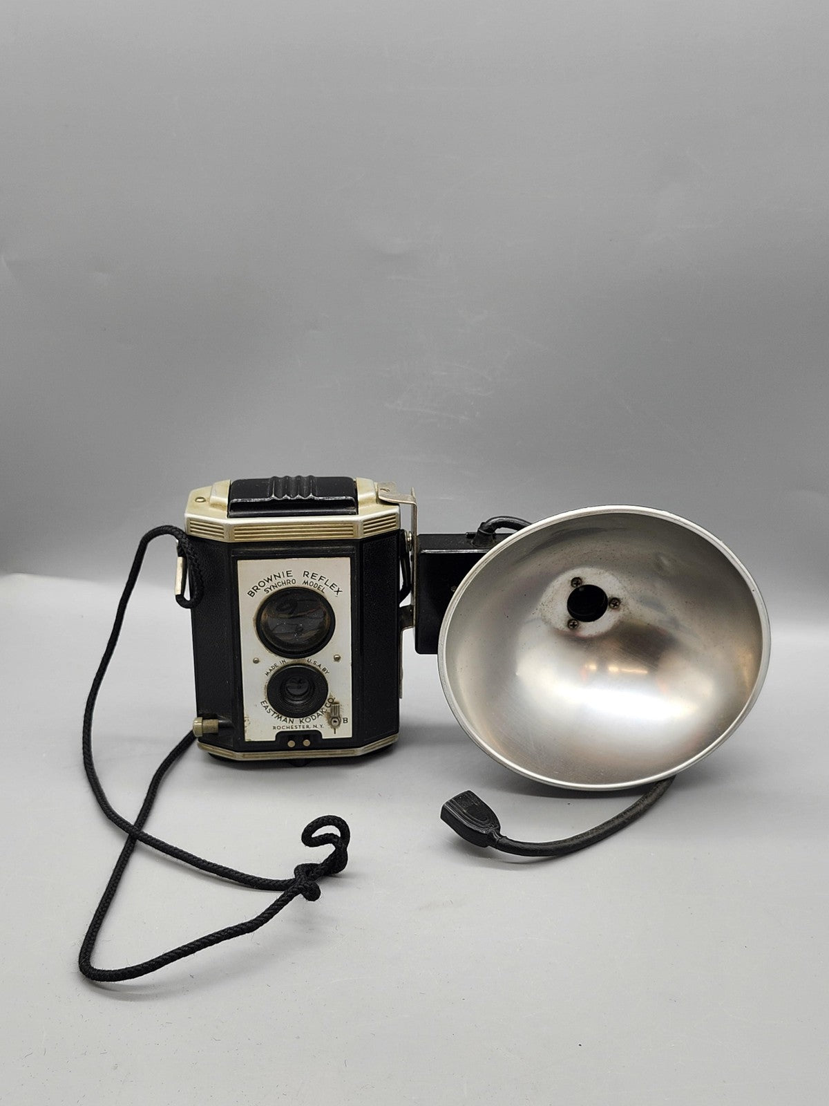 Vintage Kodak Brownie Reflex Synchro Model Camera 127 Film Flash Black USA