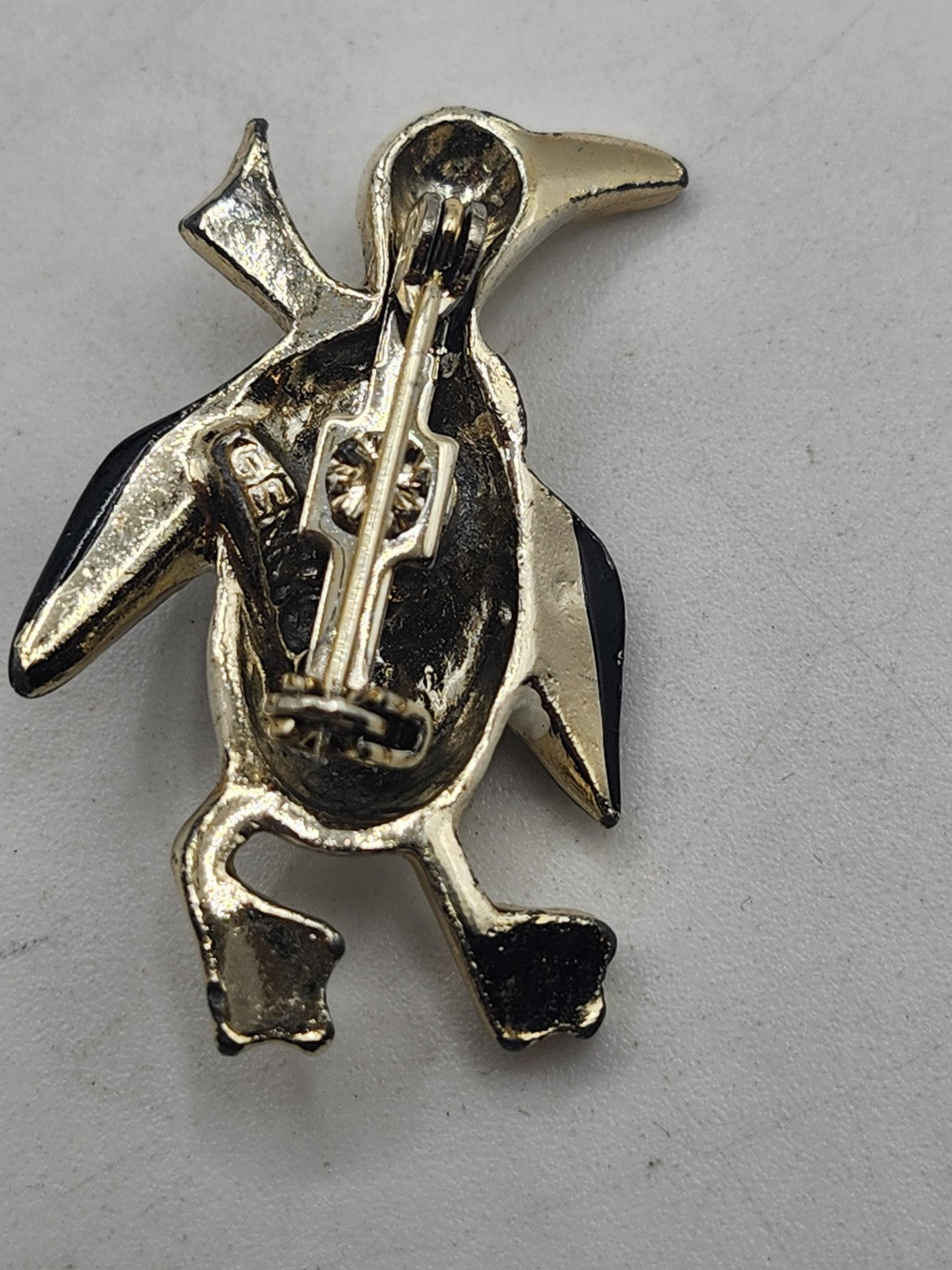 Penguin Brooch Pin Gold Tone Black White Enamel Scarf Animal Jewelry Cute Gift