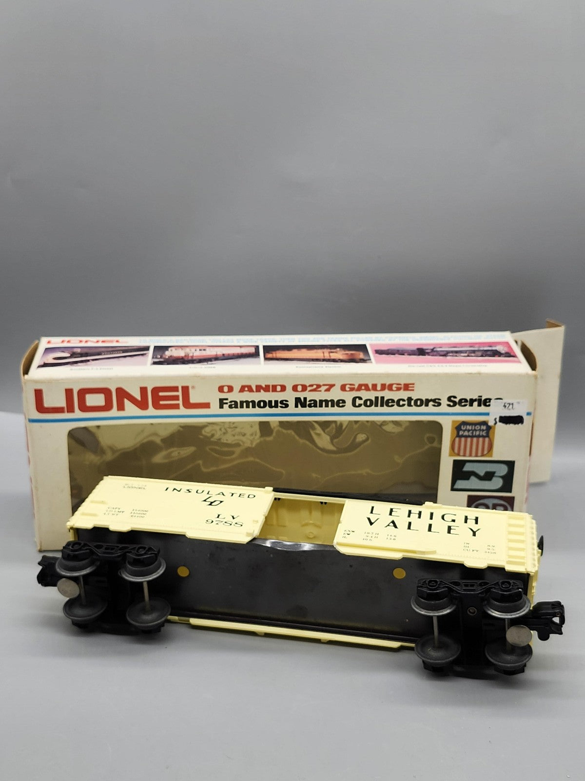 Vintage Lionel O O27 Gauge Lehigh Valley Insulated Box Car 6-9788 Beige 1977