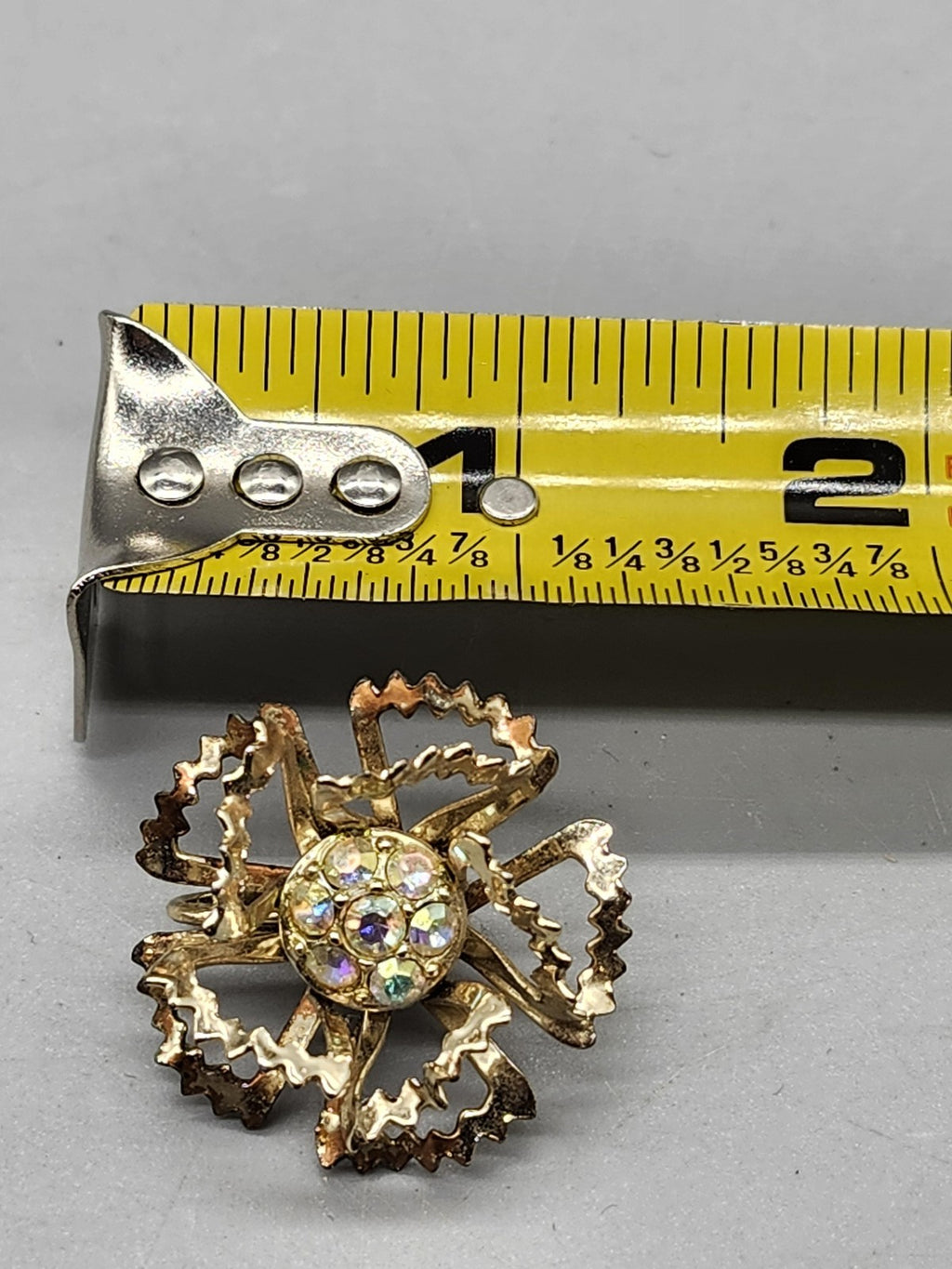 Vintage Gold Tone Flower Earrings Clip On Rhinestone Stud Statement Jewelry