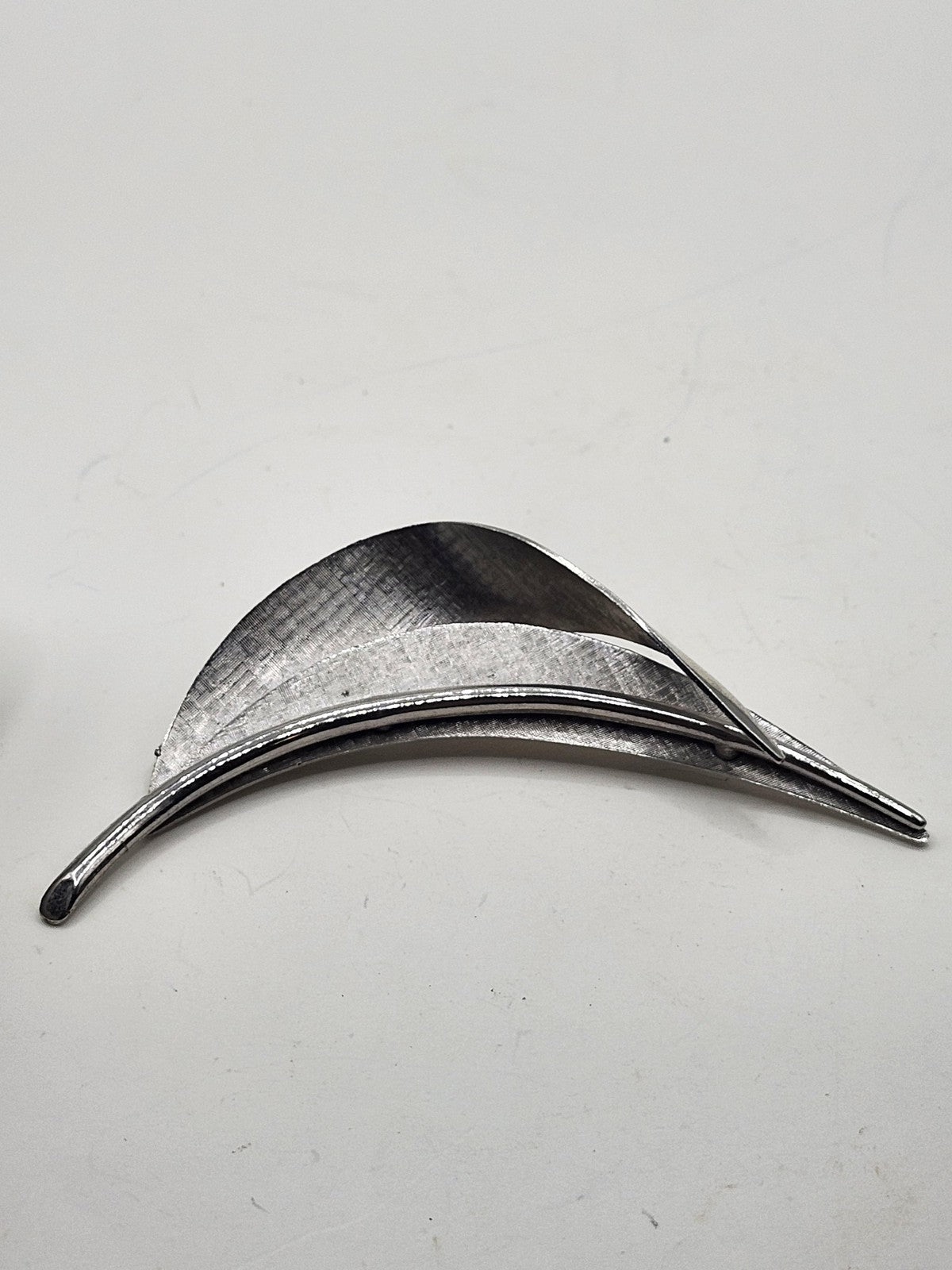 Silver Tone Leaf Brooch Pin Layered Modernist Abstract Nature Costume Jewelry