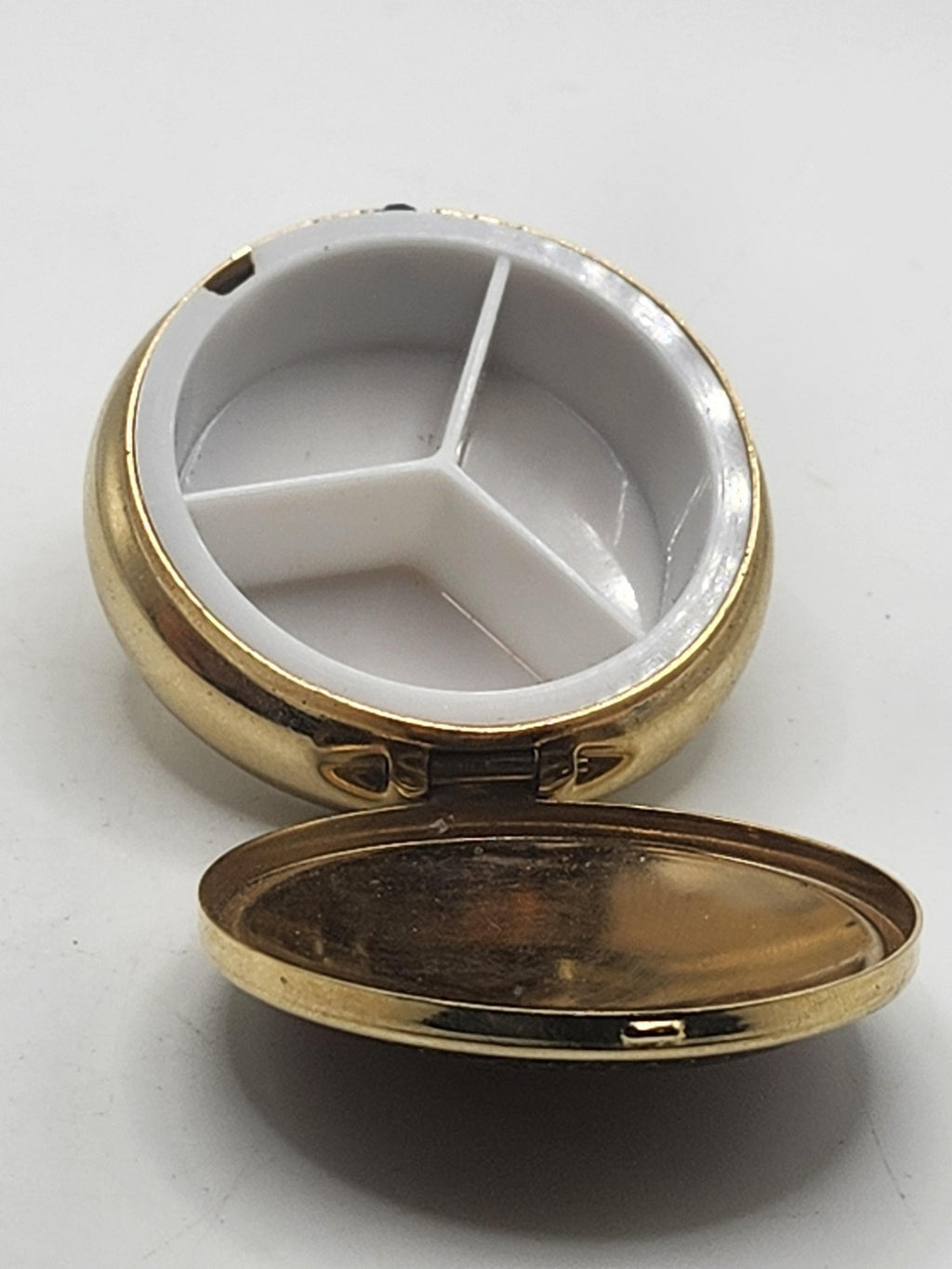 Gold Enamel Hummingbird Floral Travel Pill Holder Box 3 Compartment Case Round