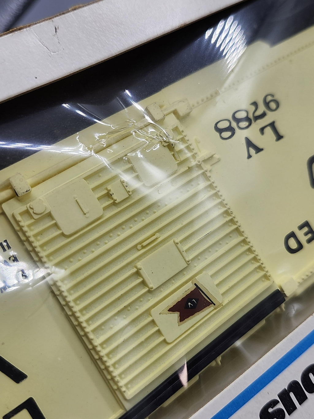 Vintage Lionel O O27 Gauge Lehigh Valley Insulated Box Car 6-9788 Beige 1977