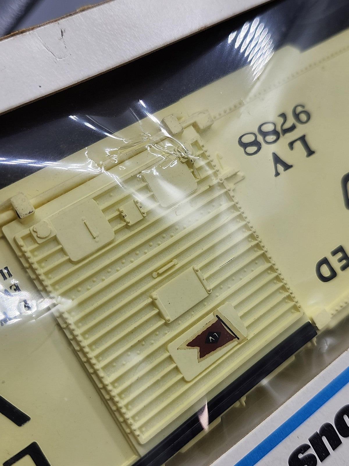 Vintage Lionel O O27 Gauge Lehigh Valley Insulated Box Car 6-9788 Beige 1977