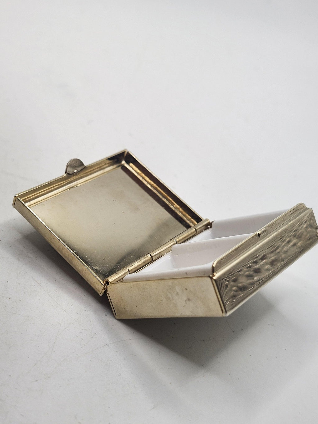 Cat Portrait Pill Box Small Silver Tone Metal Rectangular Trinket Decor