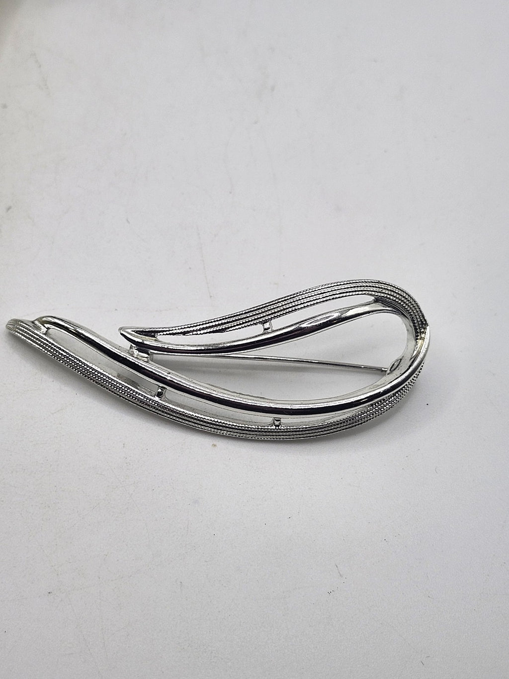 Vintage Sarah Coventry Brooch Silver Tone Abstract Swirl Pin Jewelry 3 Inch