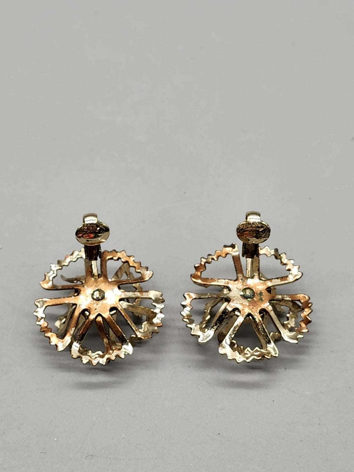 Vintage Gold Tone Flower Earrings Clip On Rhinestone Stud Statement Jewelry