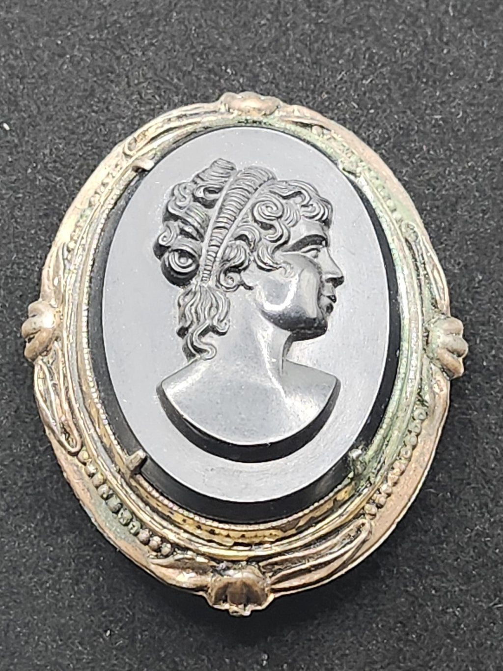 Vintage Black Stone Cameo Brooch Pin Portrait Man Gold Tone Oval Costume Jewelry