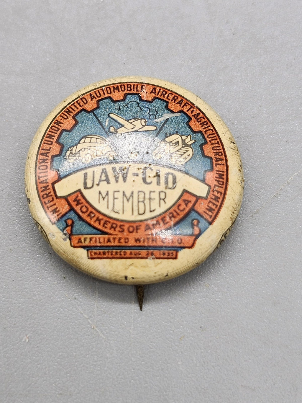 Vintage UAW CIO Member Round Pinback Button Enamel Auto Plane Tractor USA Lapel