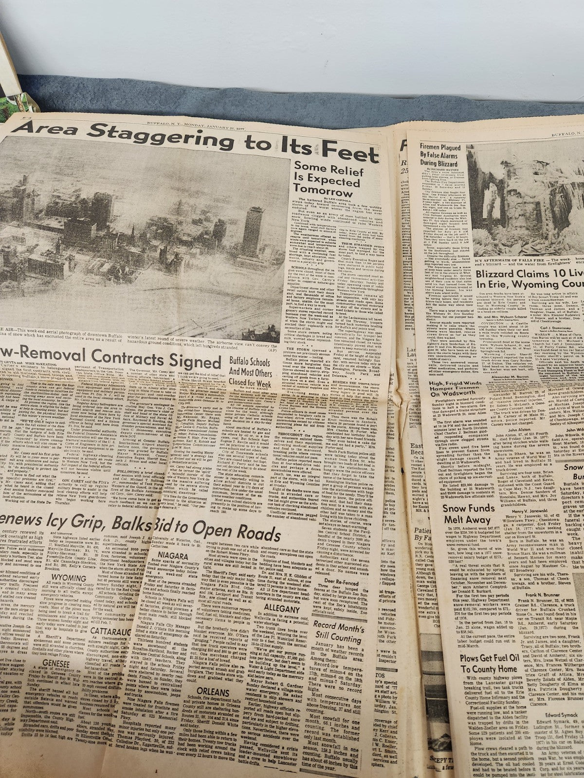 Vintage 1977 Buffalo Evening News Blizzard of '77 Special Magazine Newspaper...