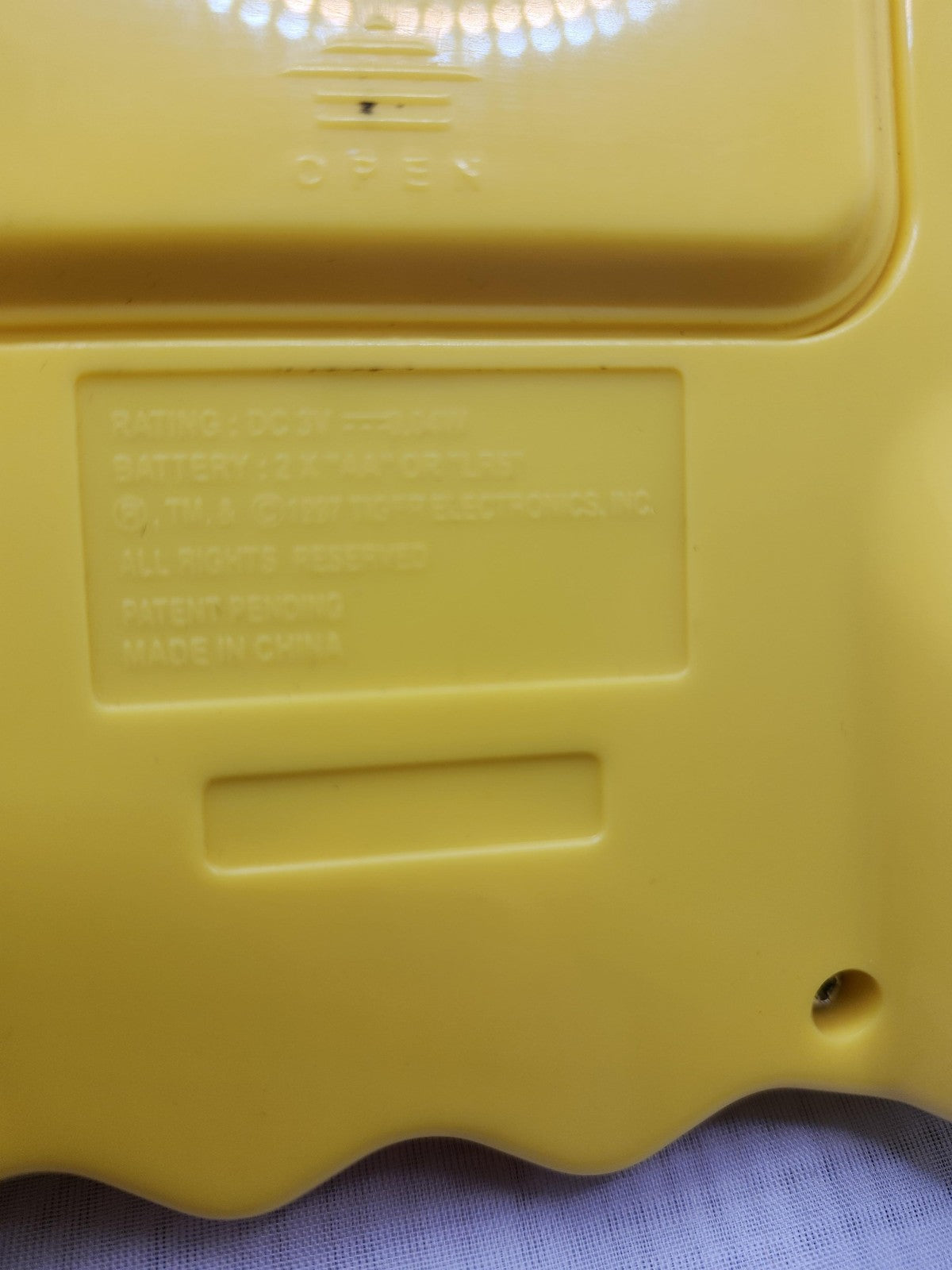 Vintage 1997 Tiger Rugrats Nickelodeon Electronic LCD Handheld Video Game Yellow