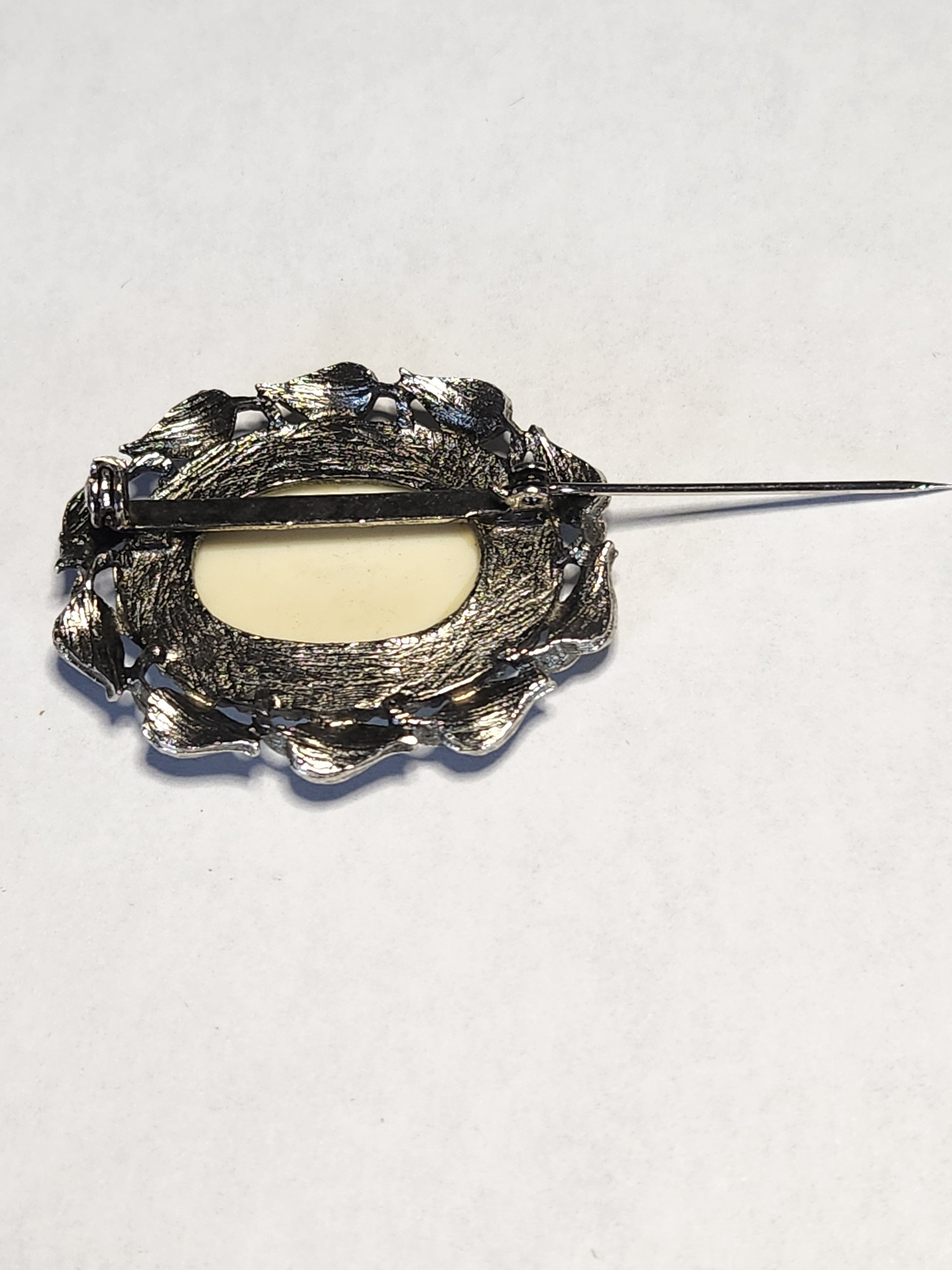 Vintage Lighthouse Scenic Cameo Brooch Silver Tone Leaf Frame Pin