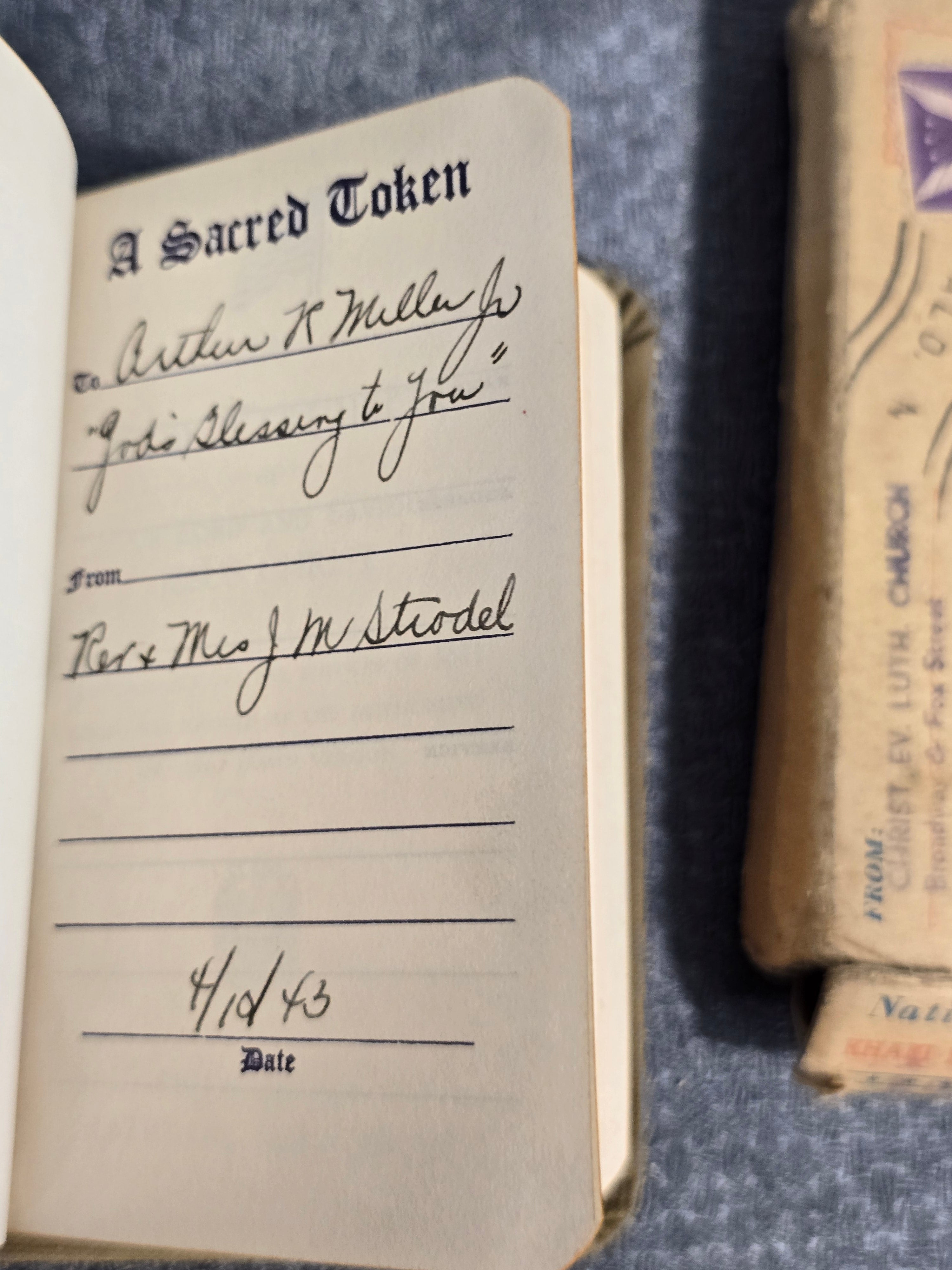 1941 WWII National Service Testament Pocket Bible w/ Original Mailing Box & Khaki Cover
