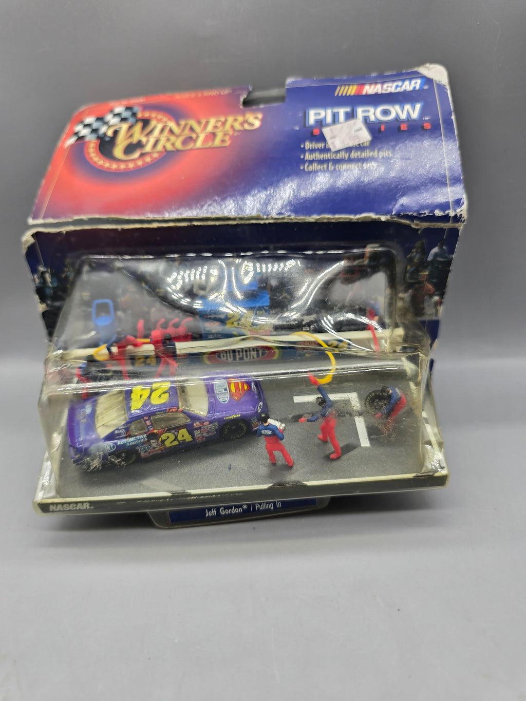 Winner's Circle NASCAR Pit Row Series Jeff Gordon #24 DuPont Pulling In Diorama w/ Box